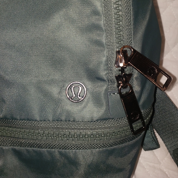 Lululemon Go Lightly Bag 12L - Picture 9 of 16